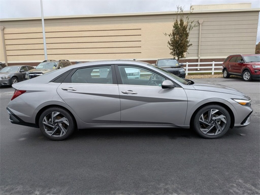 Used 2024 Hyundai Elantra SEL Sedan