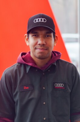 Staff member Don Bunchuwong from 0f81a6142821