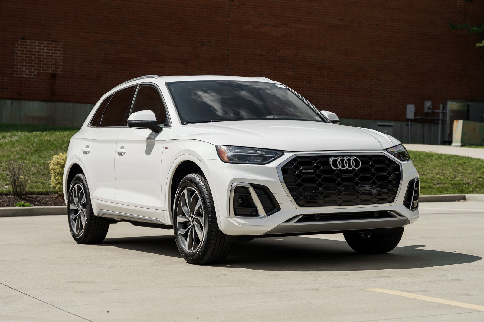 Certified 2024 Audi Q5 Premium with VIN WA1GAAFY9R2070638 for sale in Kirkwood, MO