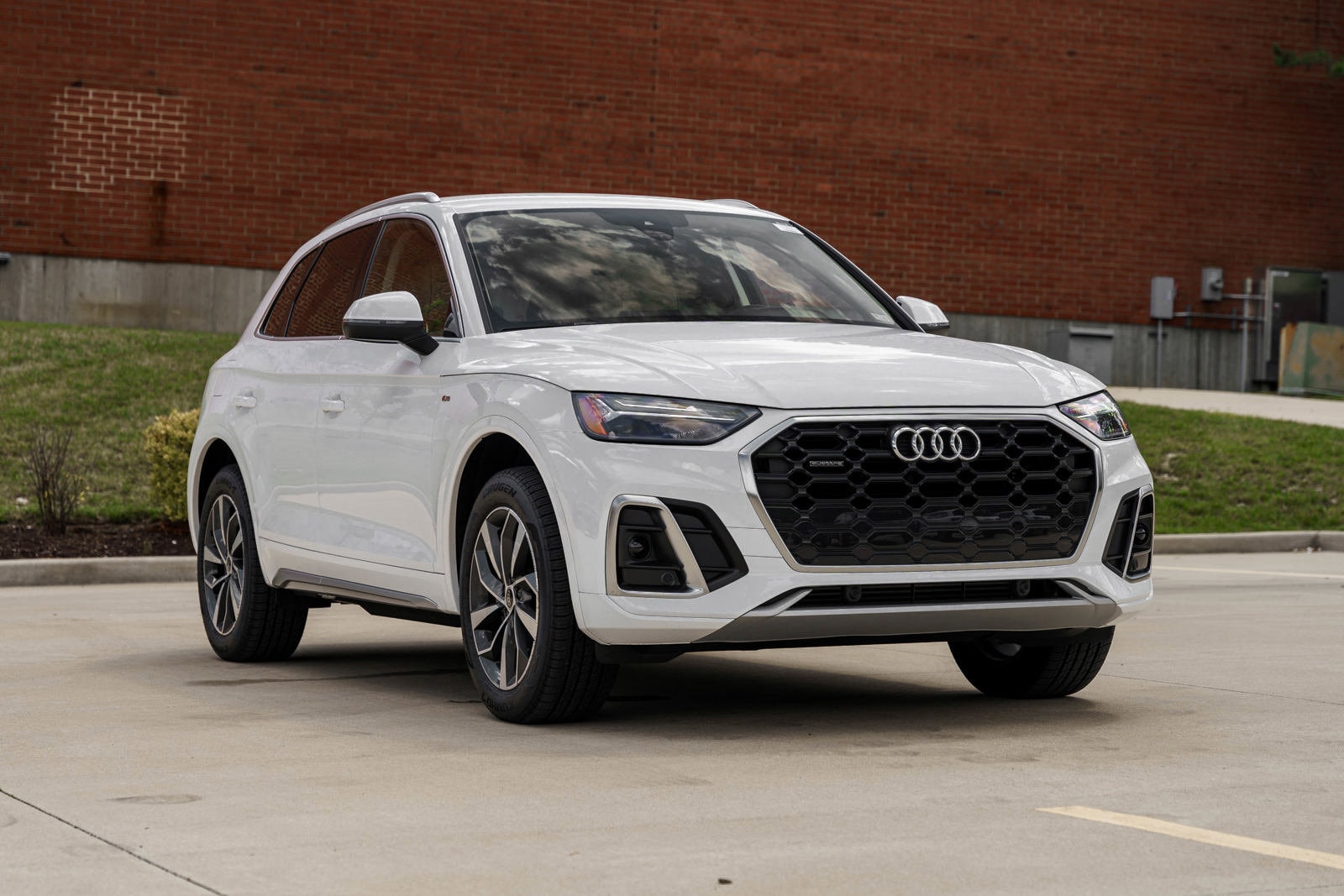 Certified 2024 Audi Q5 Premium with VIN WA1GAAFY1R2052408 for sale in Kirkwood, MO