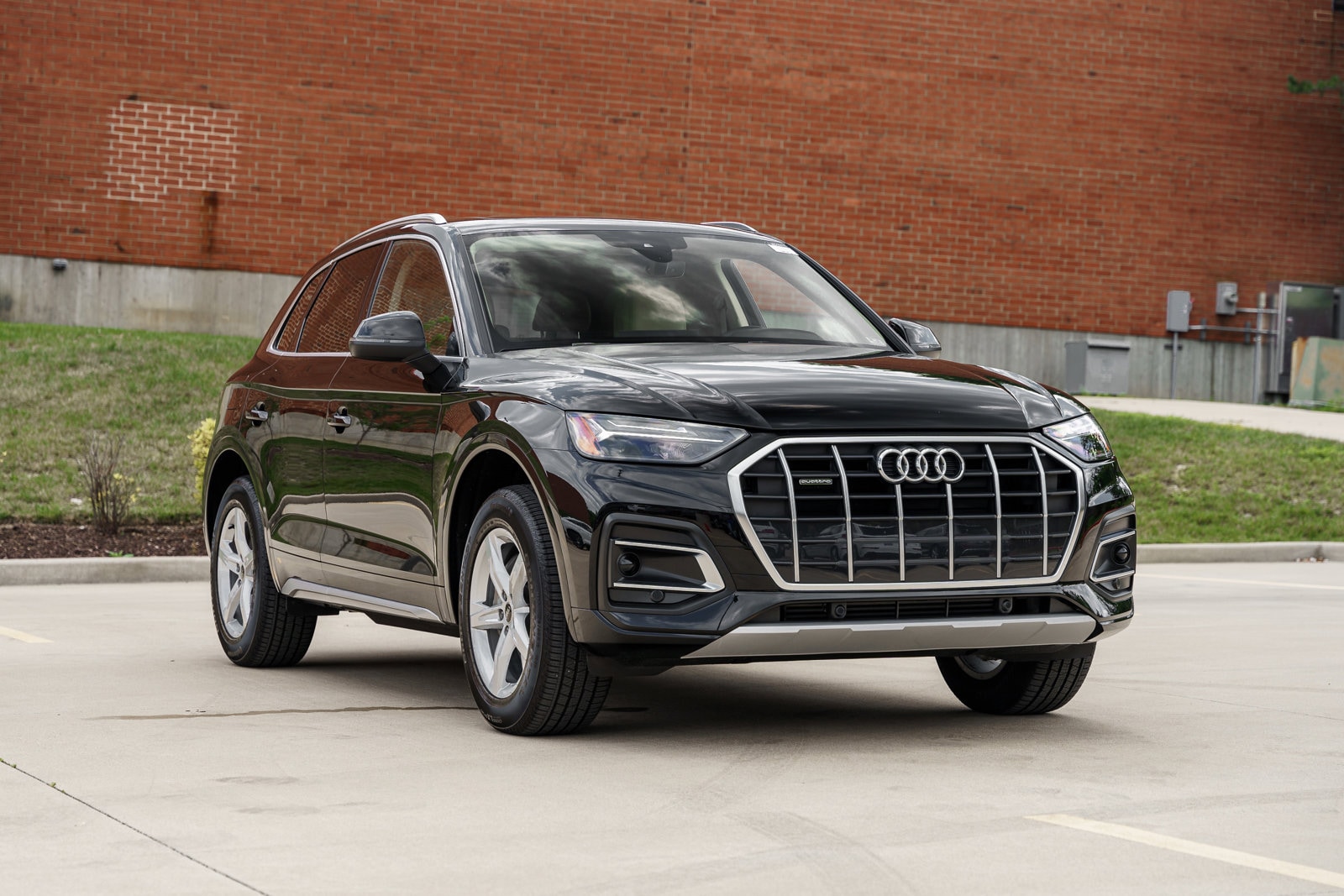 Certified 2024 Audi Q5 Premium with VIN WA1ABAFY1R2001901 for sale in Kirkwood, MO