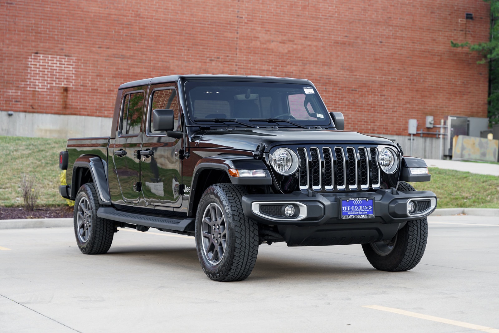 Used 2022 Jeep Gladiator Overland with VIN 1C6HJTFG8NL147797 for sale in Kirkwood, MO