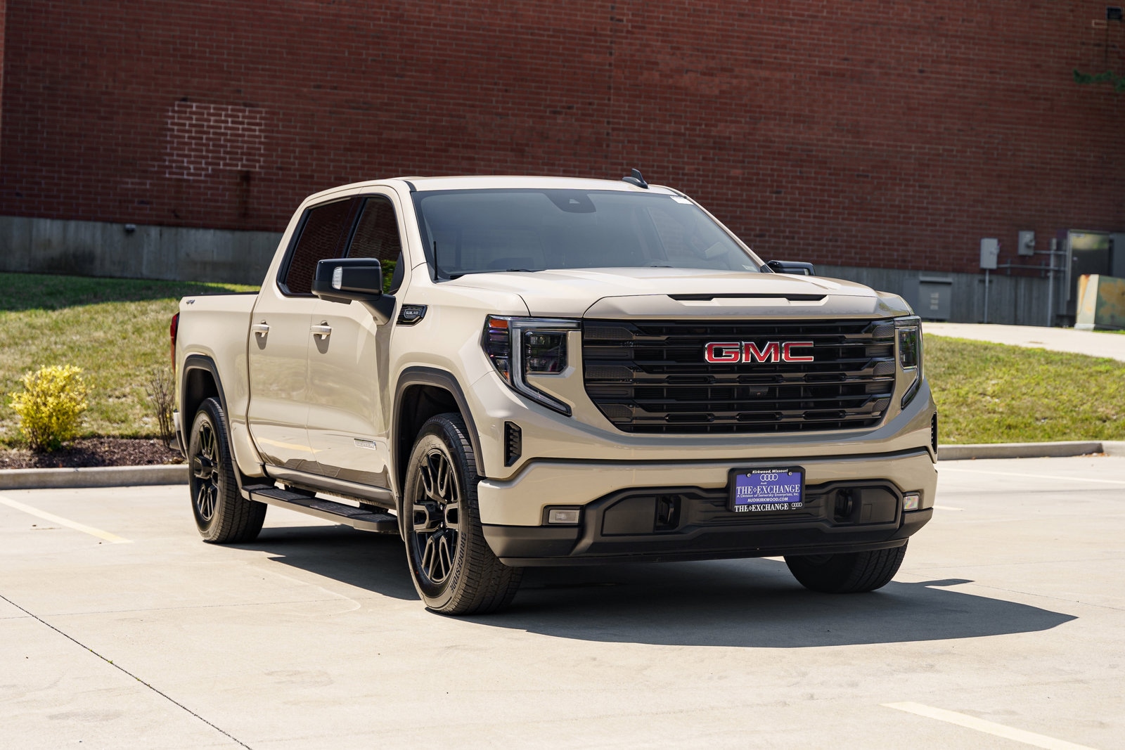 Used 2022 GMC Sierra 1500 Elevation with VIN 3GTUUCED4NG562375 for sale in Kirkwood, MO