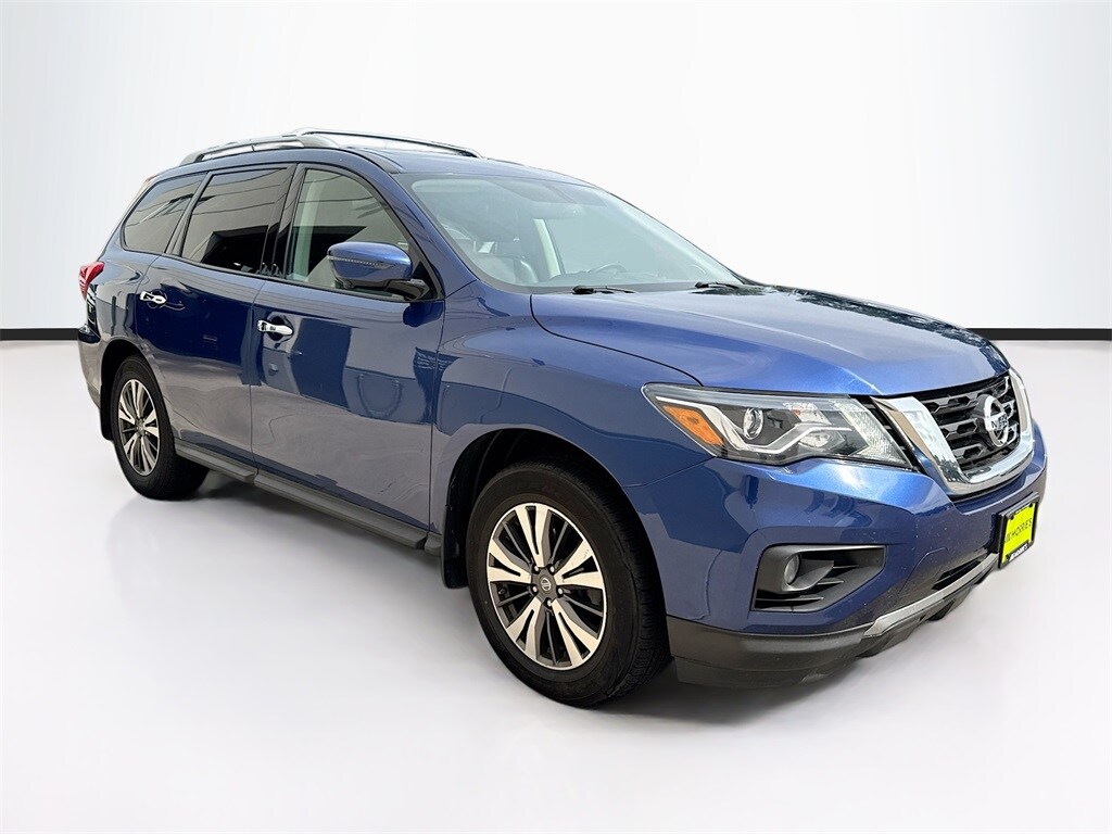 2017 Nissan Pathfinder SL photo 3