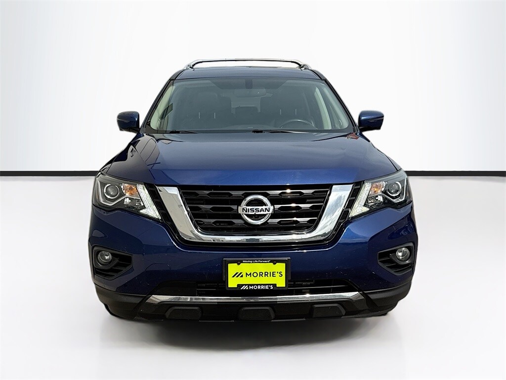 2017 Nissan Pathfinder SL photo 2