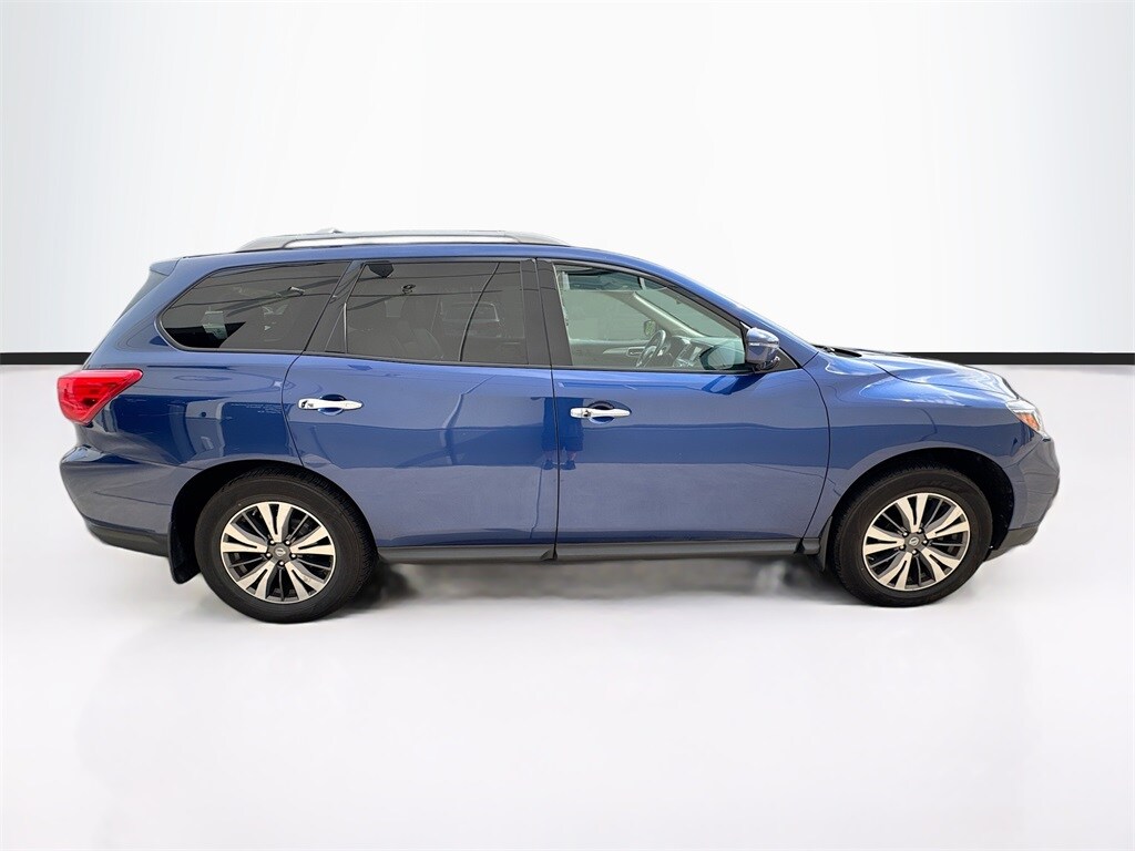2017 Nissan Pathfinder SL photo 4