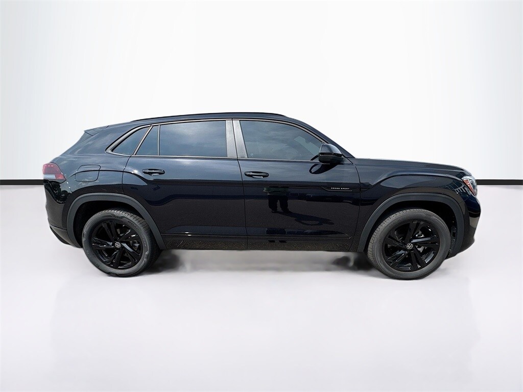 2025 Volkswagen Atlas Cross Sport SEL R-Line photo 4