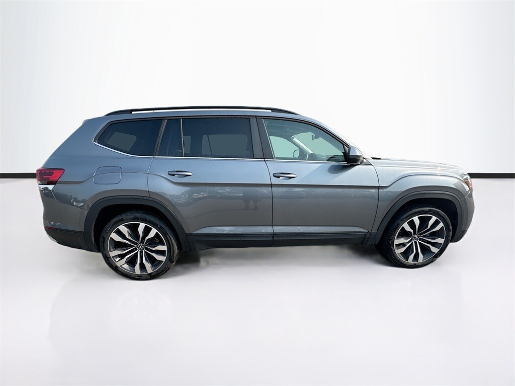 2022 Volkswagen Atlas V6 SE Technology photo 2