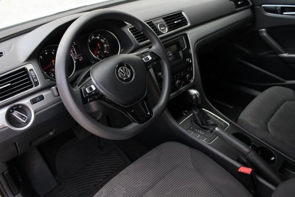 Used 2016 Volkswagen Passat 1.8T Sedan