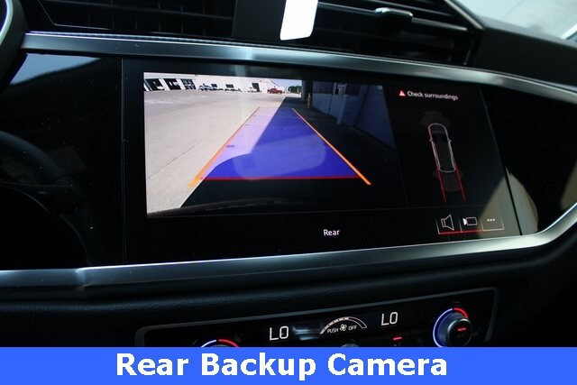 2025 Audi Q3 45 TFSI S line Premium photo 3