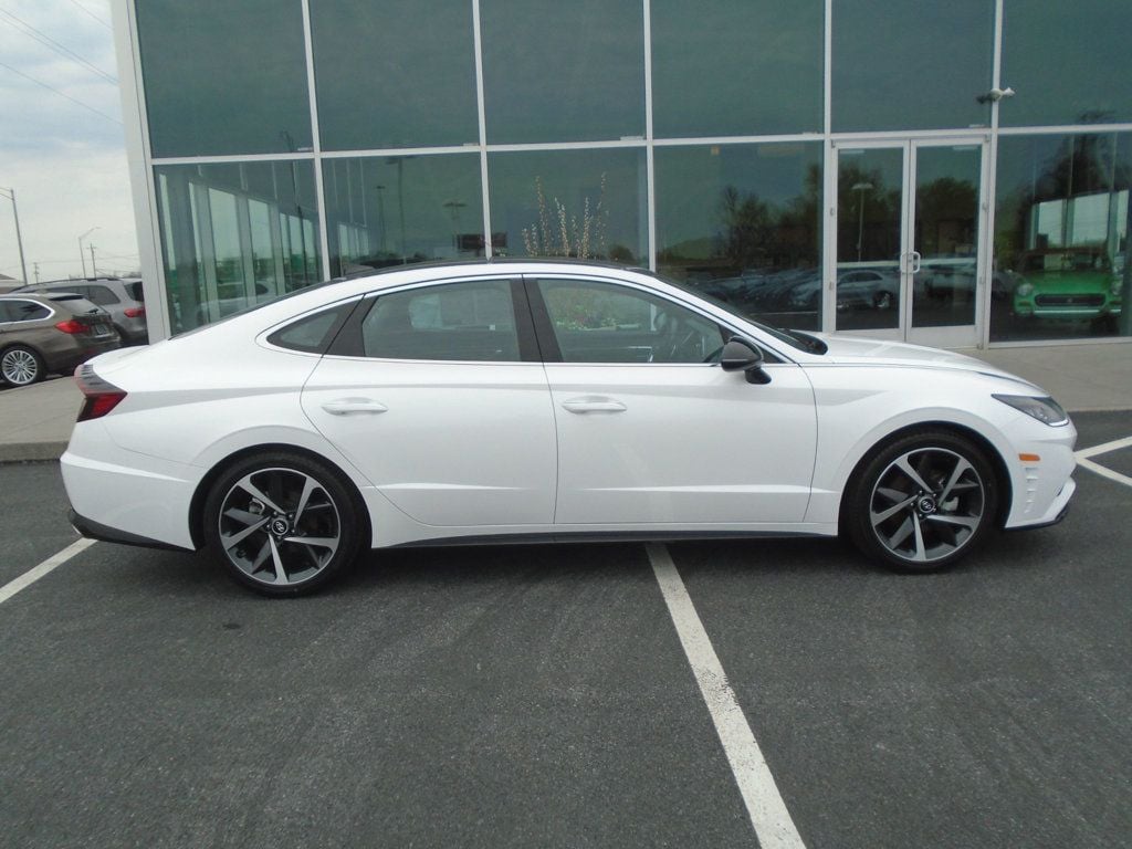 2023 Hyundai Sonata SEL Plus photo 3