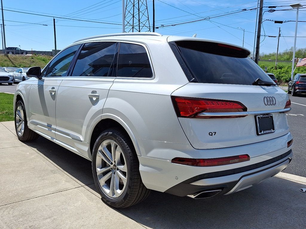 2025 Audi Q7 55 Premium Plus photo 4