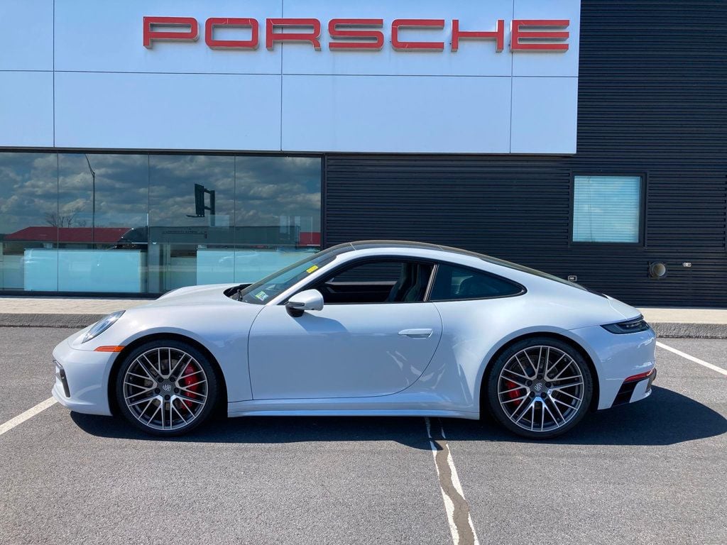 2024 Porsche 911 4S photo 2