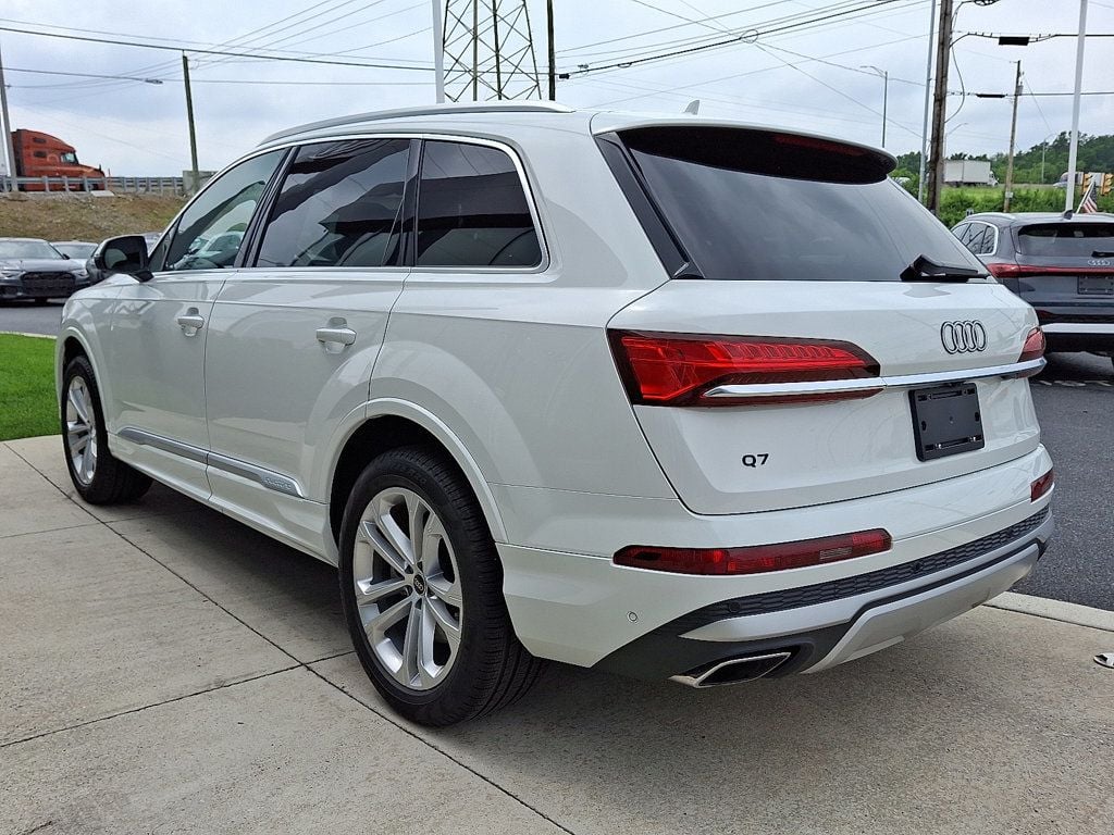 2025 Audi Q7 55 Premium photo 4