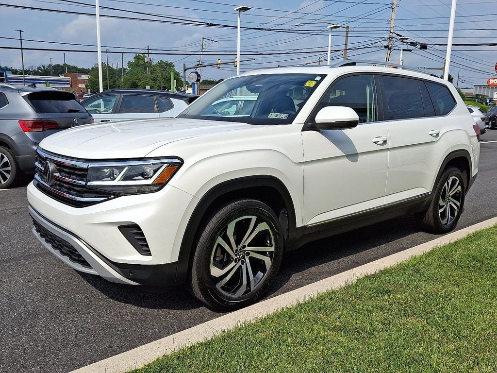 2023 Volkswagen Atlas V6 SEL photo 2