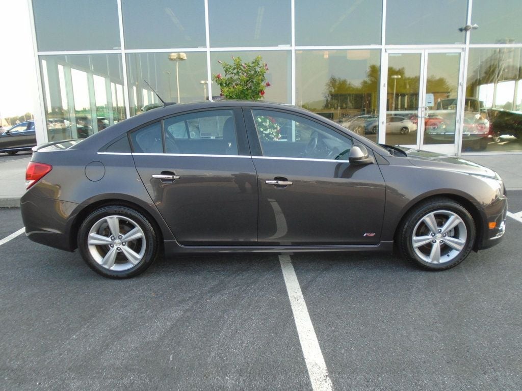 2014 Chevrolet Cruze photo 2