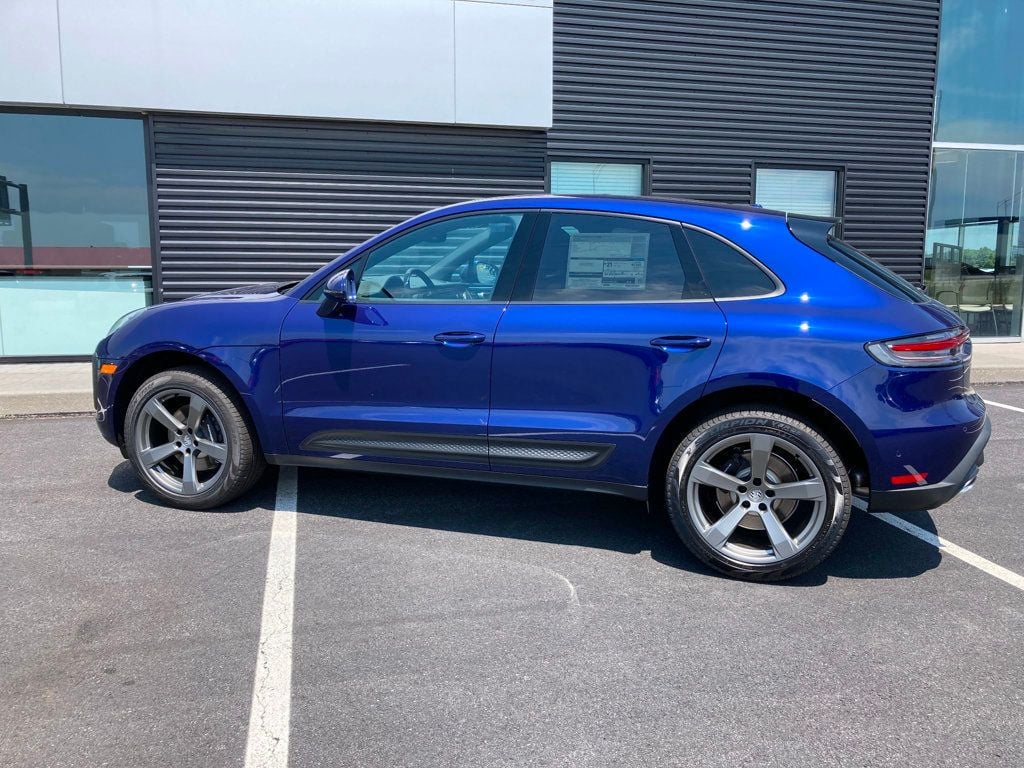 2024 Porsche Macan T photo 2