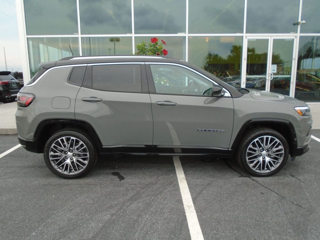 2022 Jeep Compass Limited photo 3
