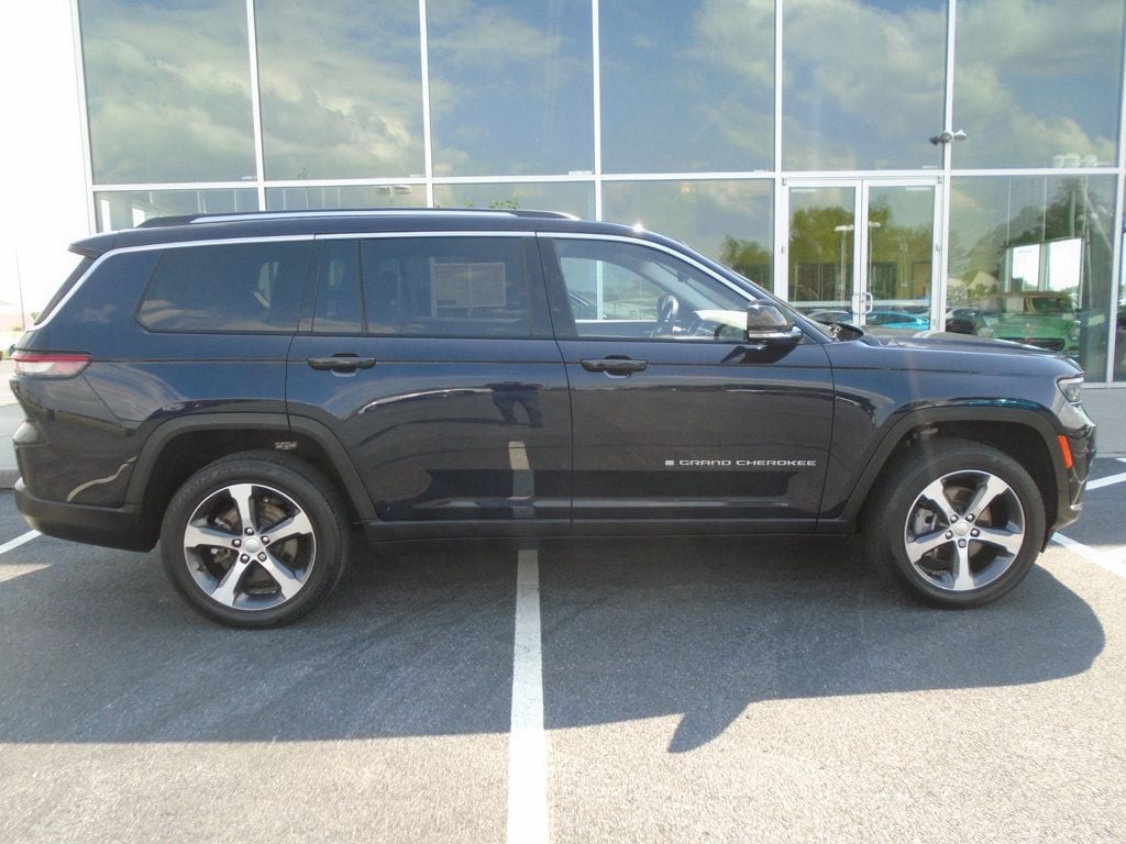 2023 Jeep Grand Cherokee L photo 3