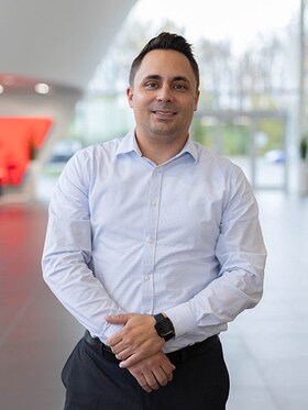 Staff member Simon Richard from 2c88d9922e42