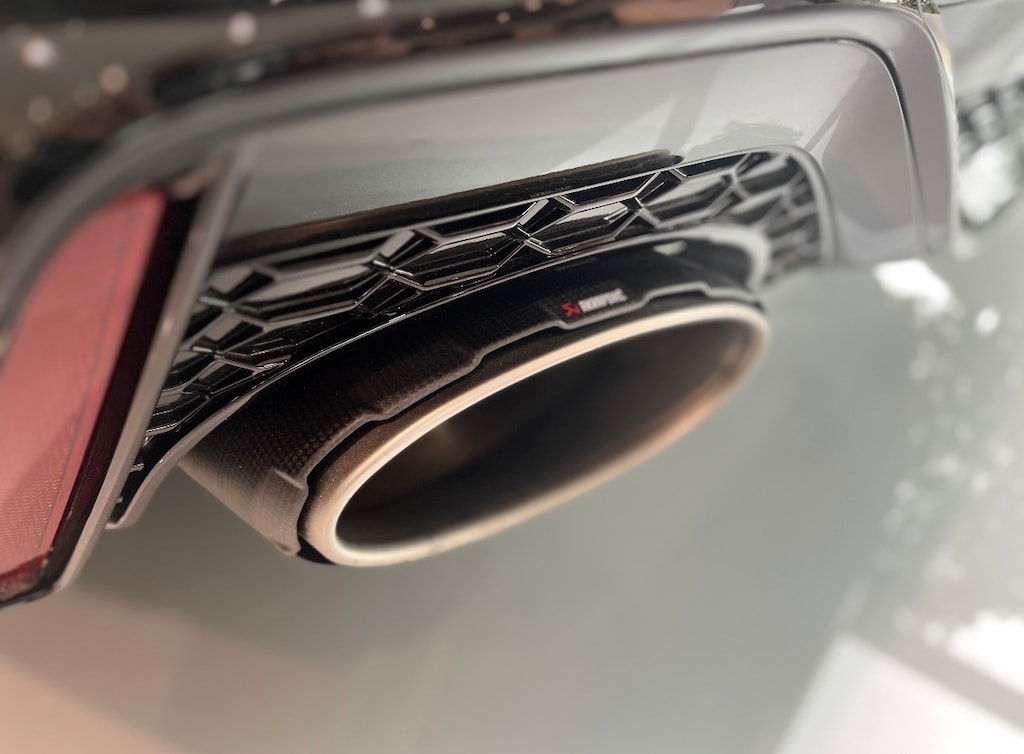 Certified 2023 Audi 4.0T- Échappement Akrapovic- Dynamic Ride- B&O 3D- Roues Vossen Familiale