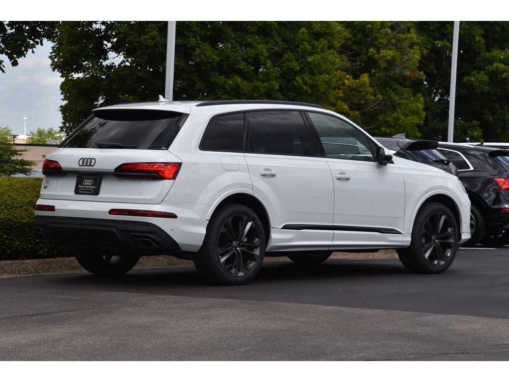 2025 Audi Q7 Premium Plus photo 2