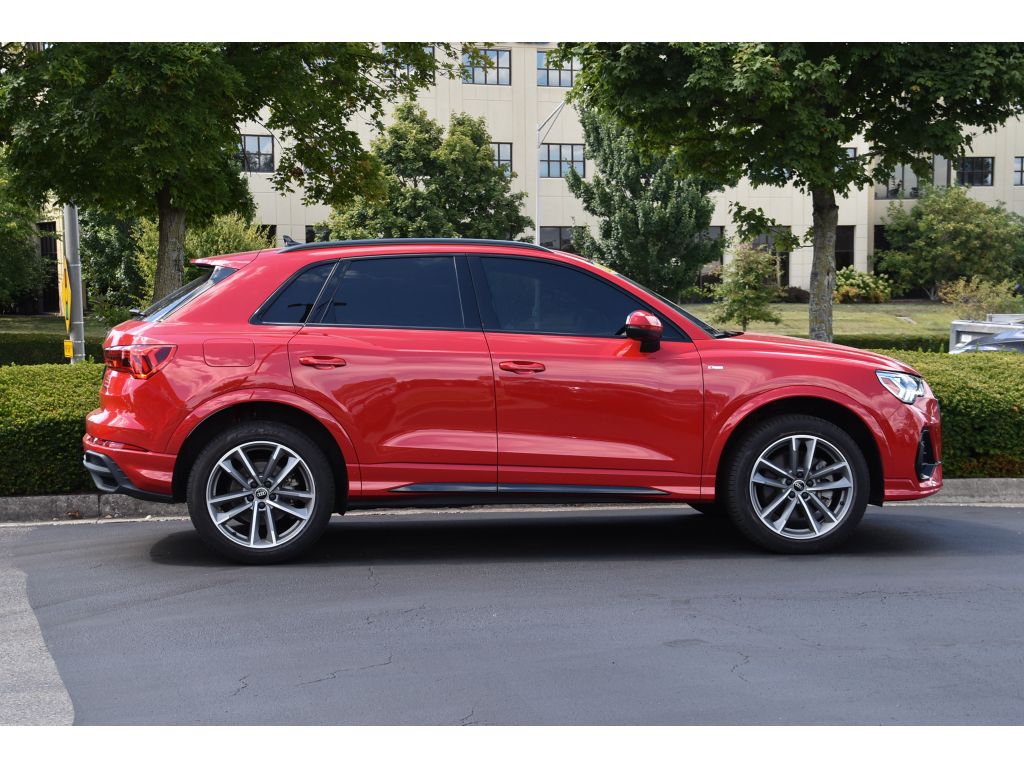2023 Audi Q3 S line Premium Plus photo 3