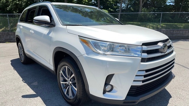 Used 2019 Toyota Highlander XLE with VIN 5TDKZRFH0KS351149 for sale in Lexington, KY