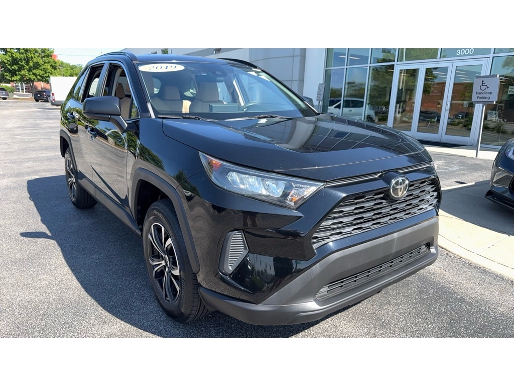 Used 2019 Toyota RAV4 LE with VIN 2T3H1RFV8KC007902 for sale in Lexington, KY