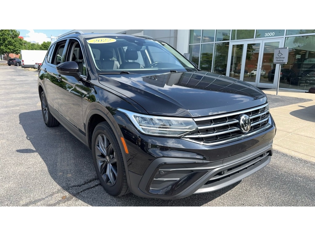 Used 2022 Volkswagen Tiguan SE with VIN 3VV2B7AX1NM106230 for sale in Lexington, KY