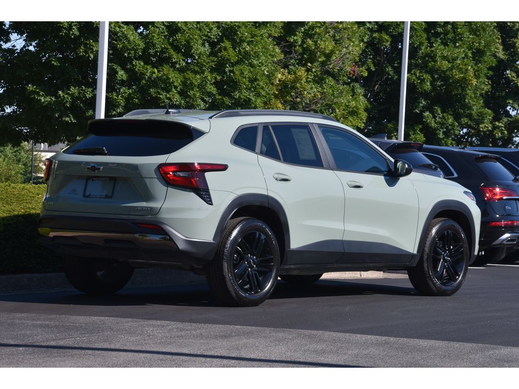 2025 Chevrolet Trax ACTIV photo 2