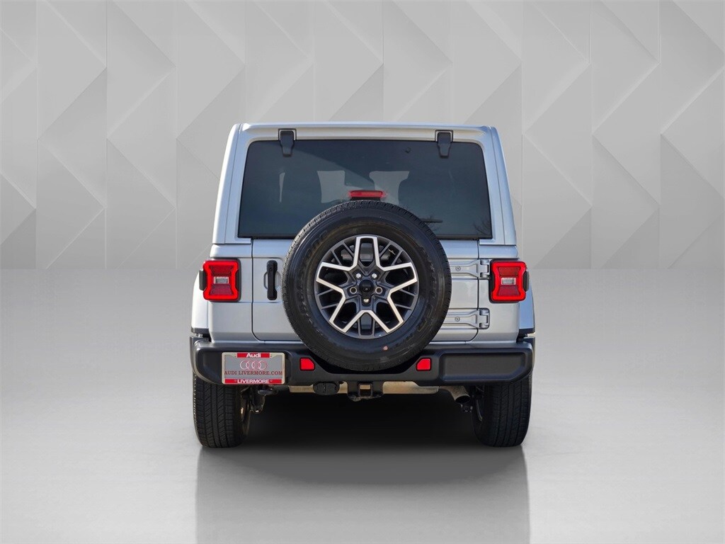 2024 Jeep Wrangler Sahara photo 4