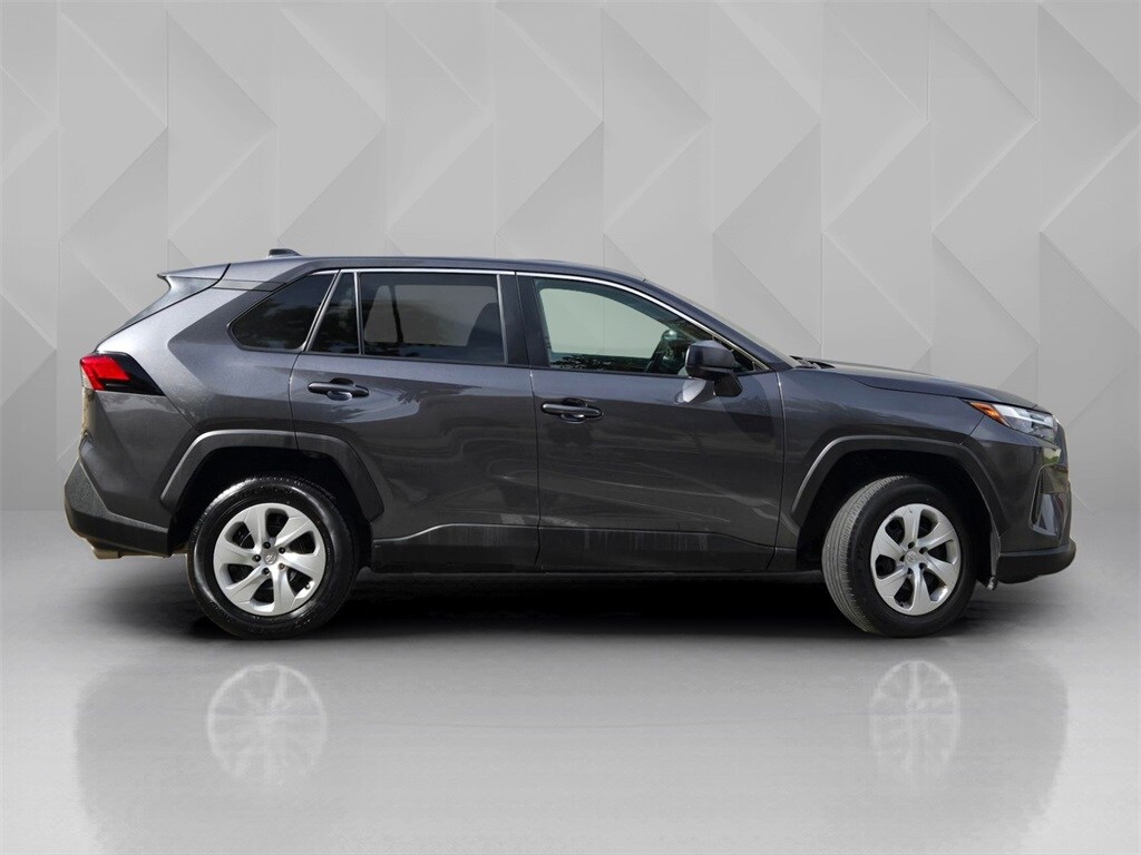 2024 Toyota RAV4 LE photo 2
