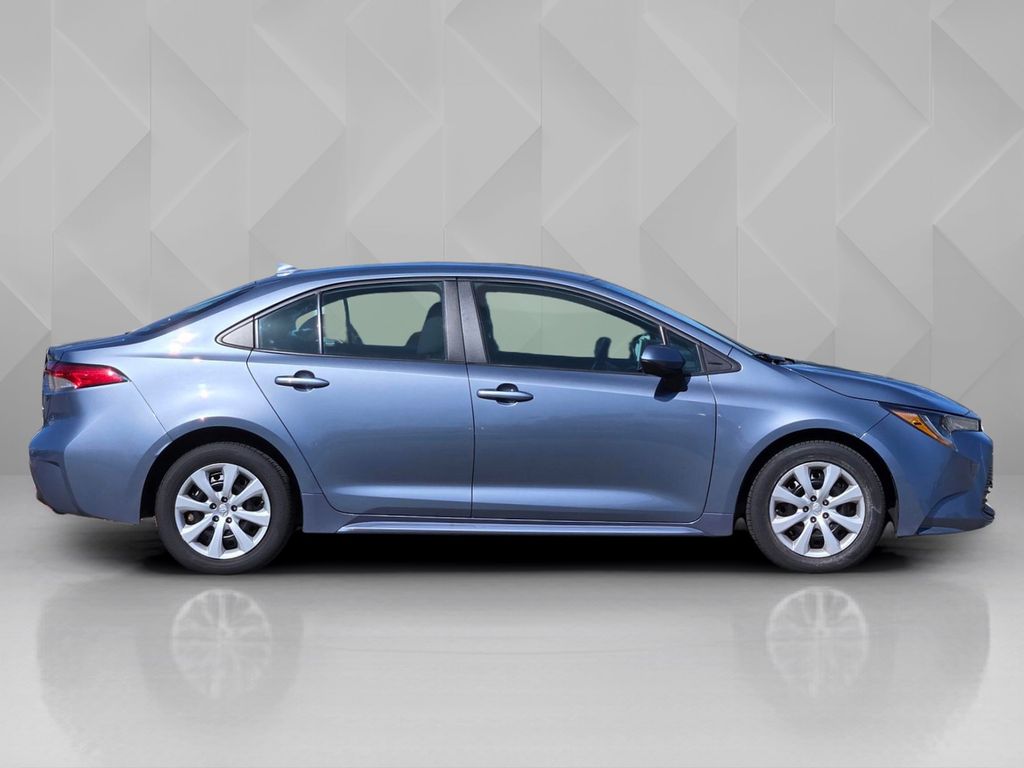 2024 Toyota Corolla LE photo 6