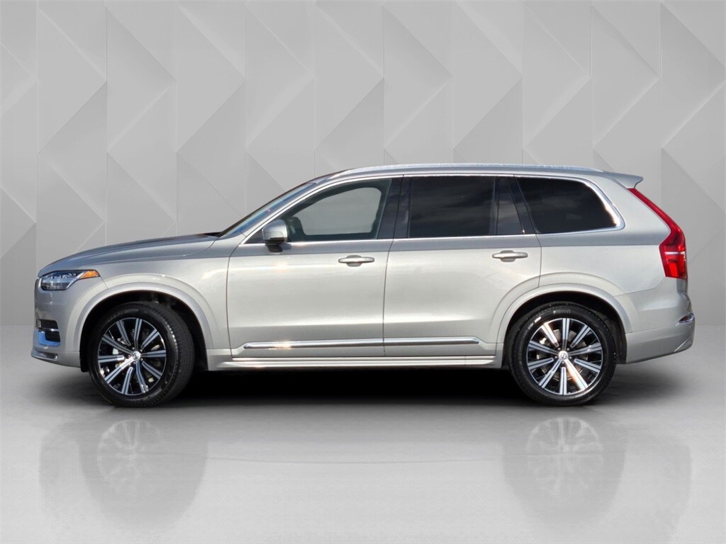 2025 Volvo XC90 B5 Core photo 3