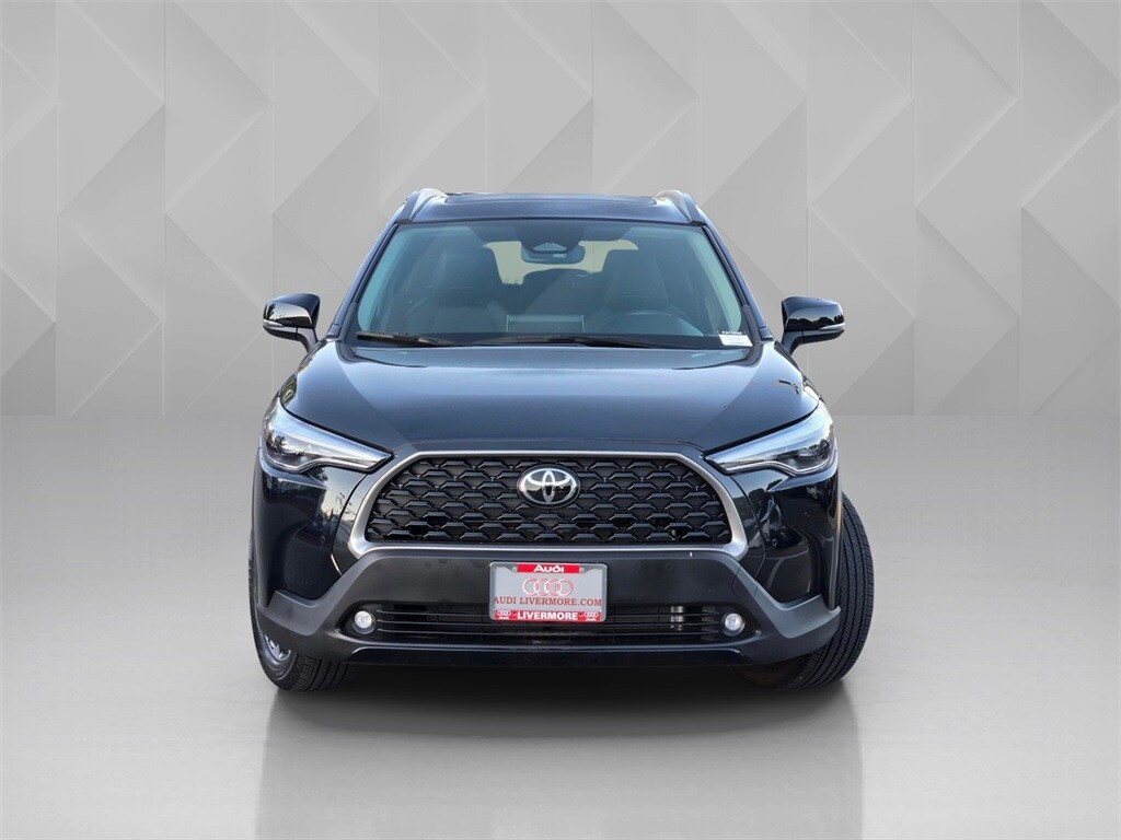 2024 Toyota Corolla Cross XLE photo 2