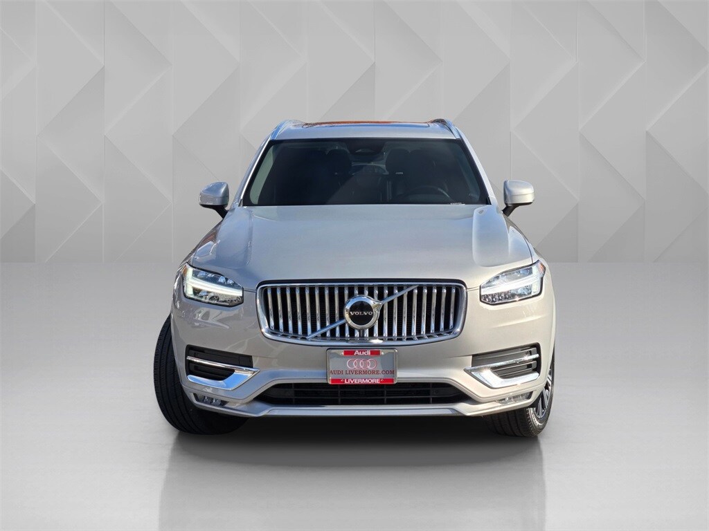 2025 Volvo XC90 B5 Core photo 2