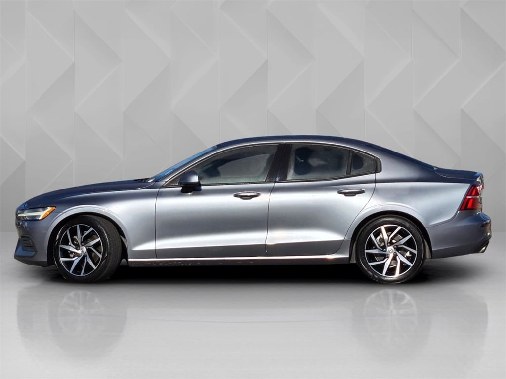 2020 Volvo S60 T5 Momentum photo 2
