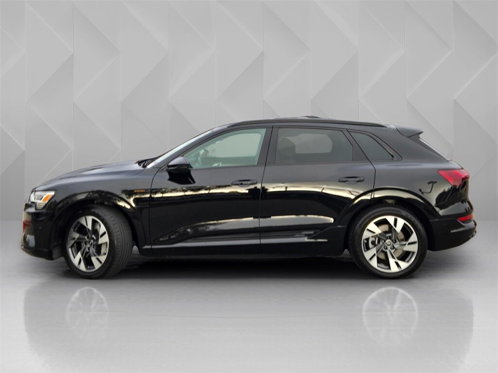 2023 Audi e-tron Premium photo 3
