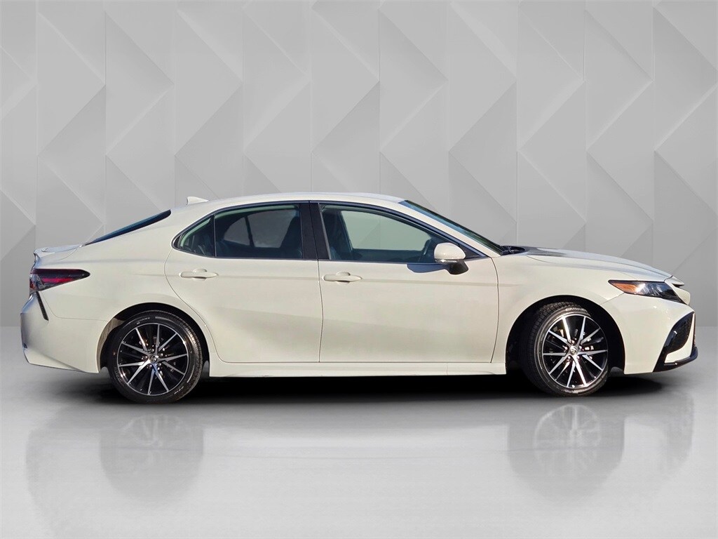 2023 Toyota Camry SE photo 2