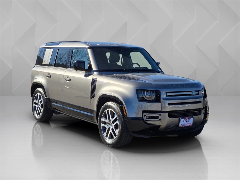 2023 Land Rover Defender X-Dynamic SE photo 3