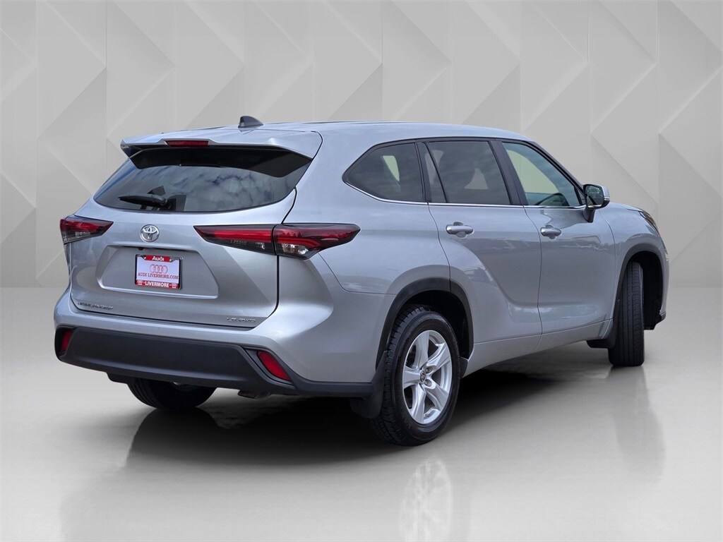 2024 Toyota Highlander LE photo 4