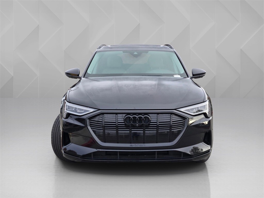 2023 Audi e-tron Premium photo 2