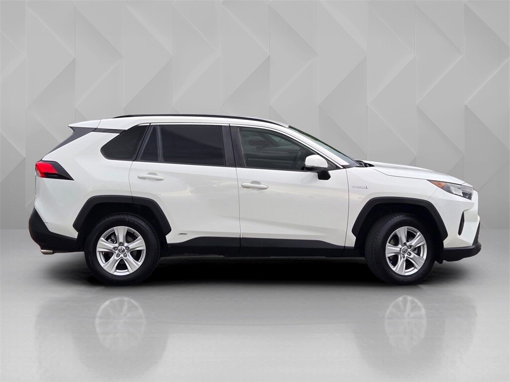2021 Toyota RAV4 Hybrid LE photo 4