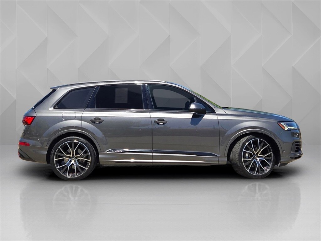 2022 Audi Q7 55 Prestige photo 3