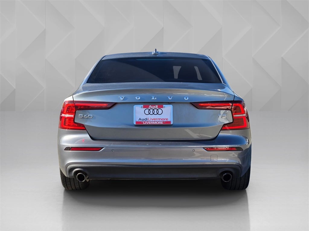 2020 Volvo S60 T5 Momentum photo 4