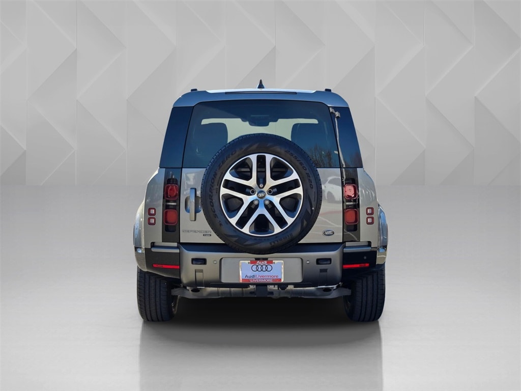 2023 Land Rover Defender X-Dynamic SE photo 4