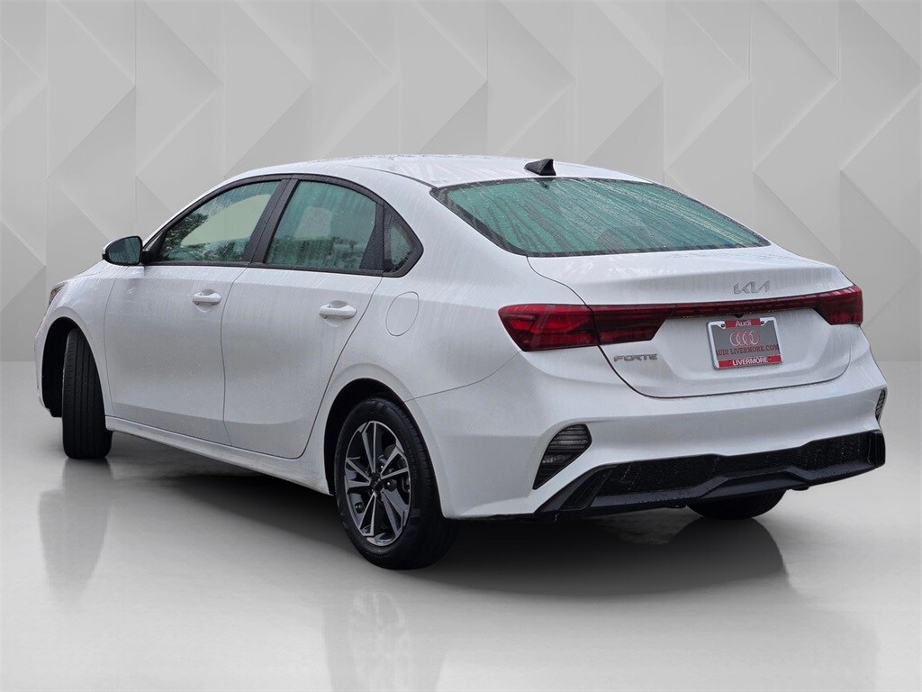 2023 Kia Forte LXS photo 4