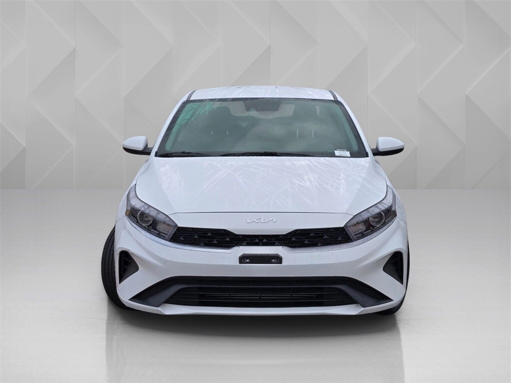 2023 Kia Forte LXS photo 2