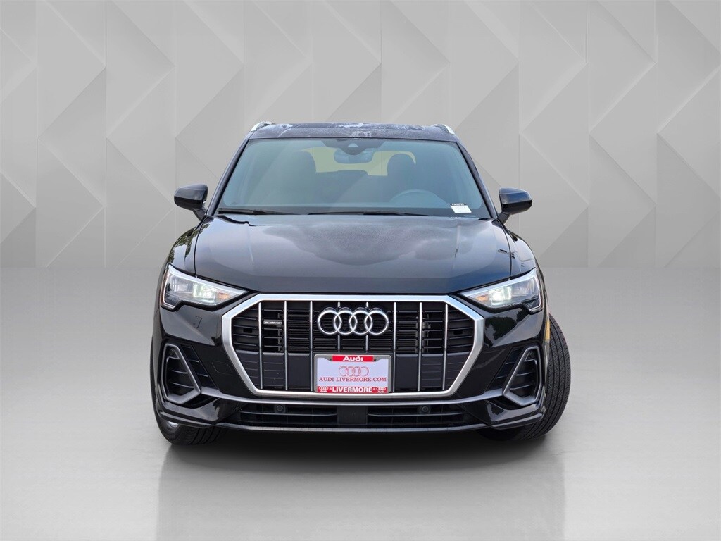 2022 Audi Q3 S line Premium photo 2